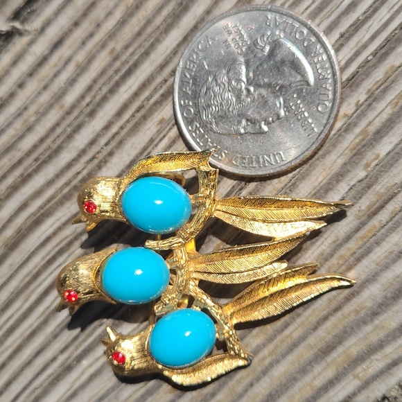 JJ Jonette Birds Brooch Pin Blue Topaz-like Bodies Ruby Rhinestone Eyes 1970s - Picture 2 of 7